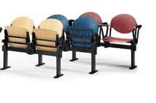 Cadeiras Auditório Viga 4 Lugares Fixa Rebatível Revestida Versa